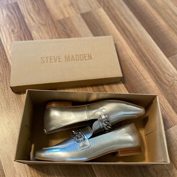 Steve Madden Slip On Rilynn Chain Loafer Silver Leather Women Size 7.5 NWOT - Picture 4 of 15